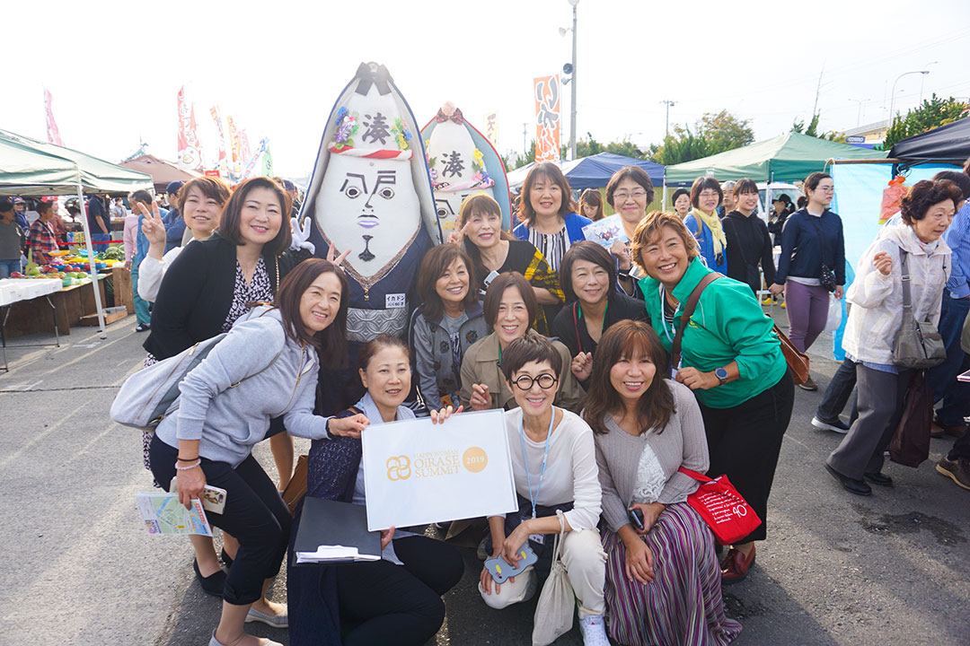 「食べ過ぎ注意！超巨大朝市·館鼻岸壁朝市散策」